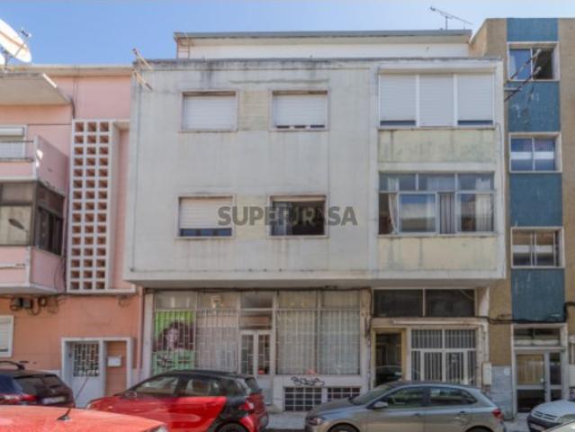 Apartamento T3 em Almada, Cova da Piedade 1º andar sem elevador
