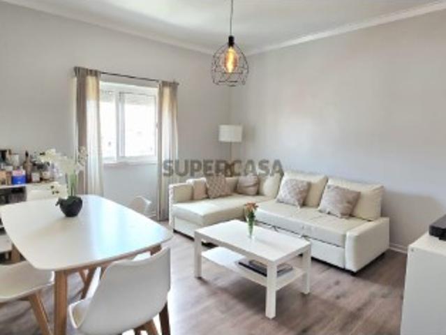 Apartamento T3 em Almada Conforto, Luz e Espaço Exterior