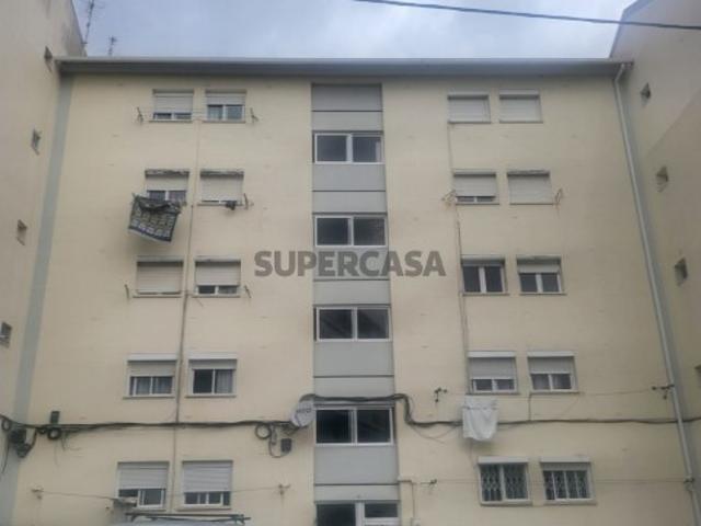 Apartamento T3 em Almada, Laranjeiro