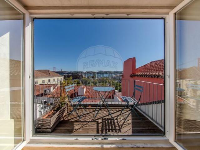 Apartamento T3 em Alcântara