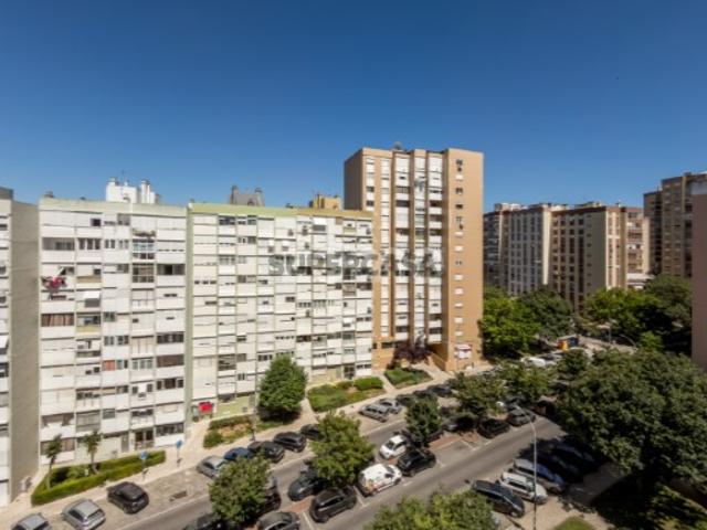 Apartamento T3 em Alfornelos junto ao Metro
