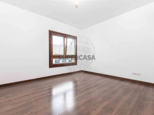 Apartamento T3 em Alverca do Ribatejo e Sobralinho