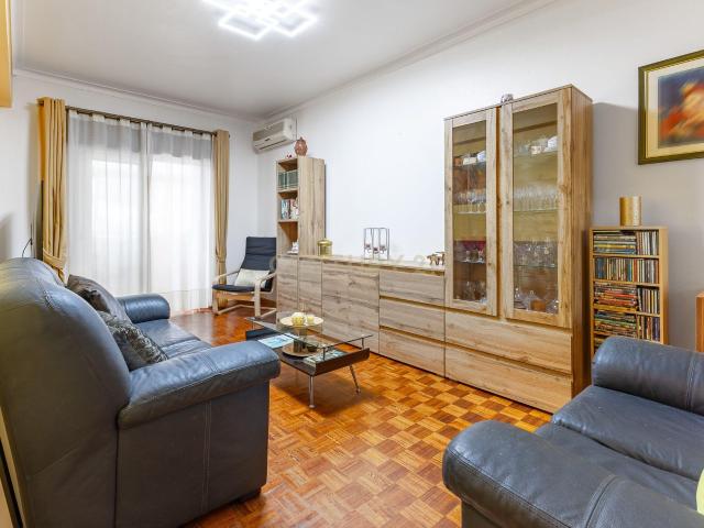 Apartamento T3 em Amora, Seixal