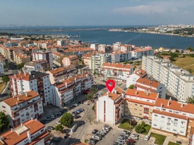 Apartamento T3 em Amora, Seixal Oportunidade Única!