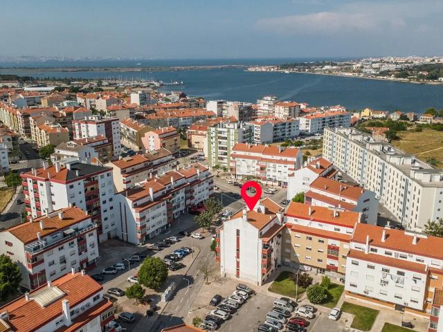 Apartamento T3 em Amora, Seixal Oportunidade Única!