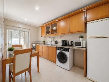Apartamento T3 em Amora, Seixal Oportunidade Única!