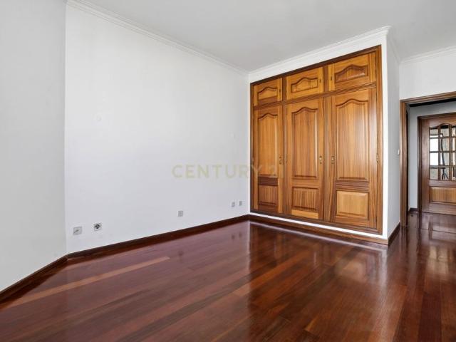 Apartamento T3 em Areeiro, com 1 lugar de garagem, Lisboa