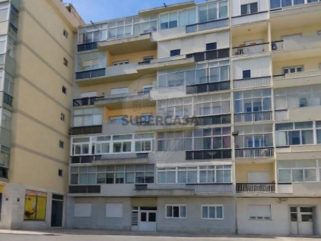 Apartamento T3 em Areeiro