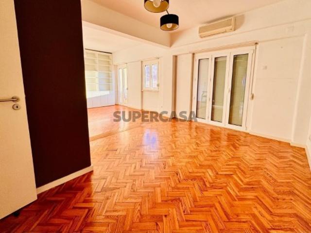 Apartamento T3 em Areeiro