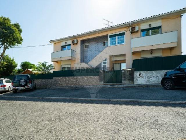 Apartamento T3 em Barcarena