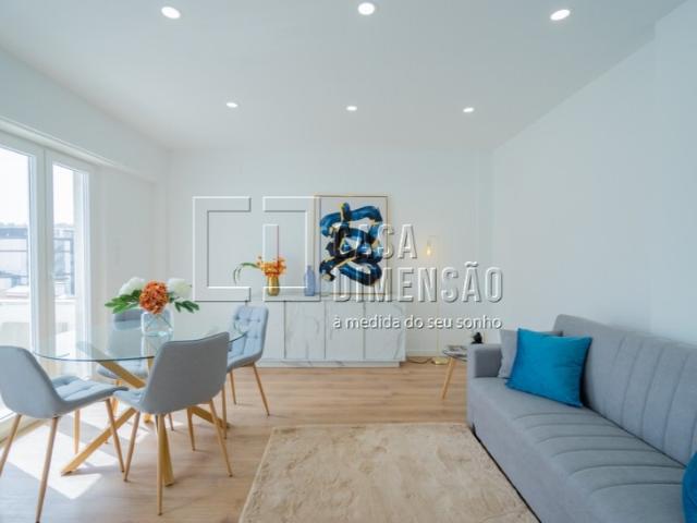 Apartamento T3 em Benfica com arrecadação, Totalmente Mobilado e Pronto a Habitar!