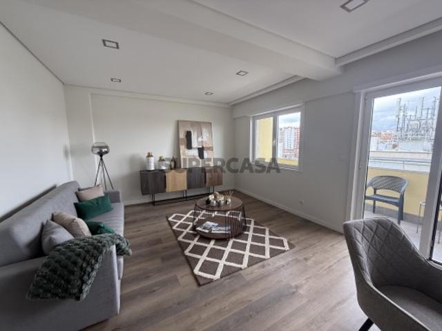 Apartamento T3 em Benfica