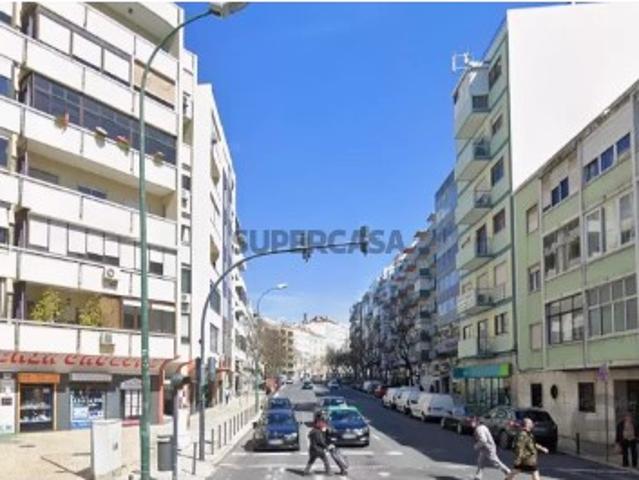Apartamento T3 em Benfica