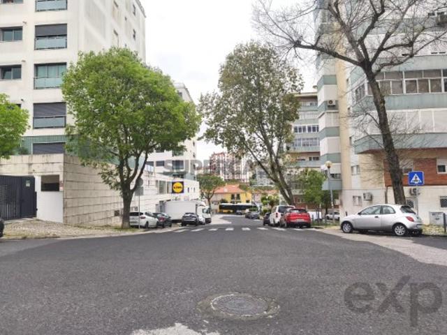 Apartamento T3 em Benfica