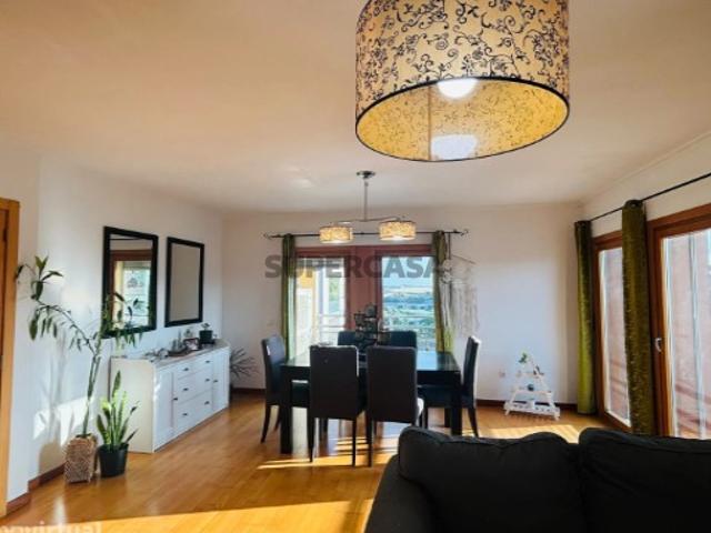 Apartamento T3 em Camarate, Unhos e Apelação