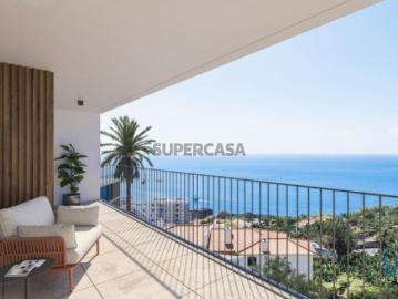 Apartamento T3 em Câmara de Lobos de 154,00 m²