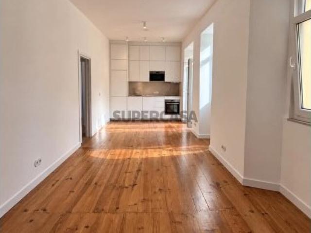 Apartamento T3 em Campo de Ourique