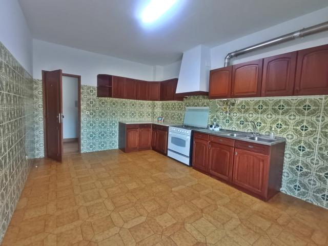 Apartamento T3 em Cantanhede com varanda e marquise no 2º andar