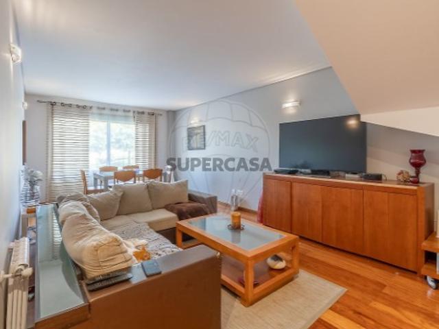 Apartamento T3 em Canelas
