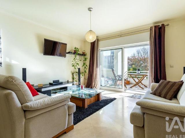 Apartamento T3 em Carcavelos e Parede de 140 m²