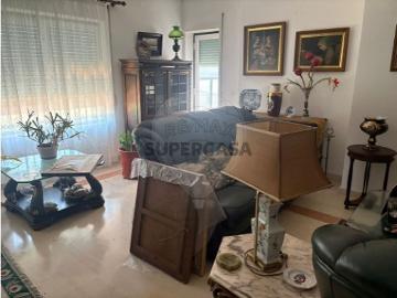 Apartamento T3 em Carcavelos e Parede