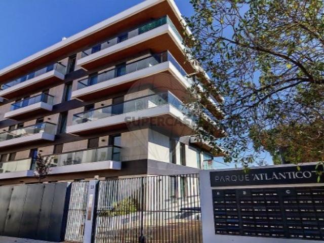 Apartamento T3 em Carcavelos e Parede