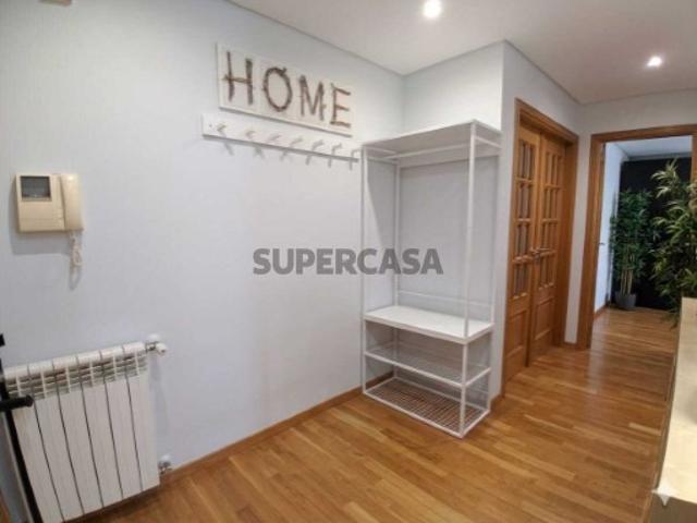 Apartamento T3 em Carcavelos e Parede
