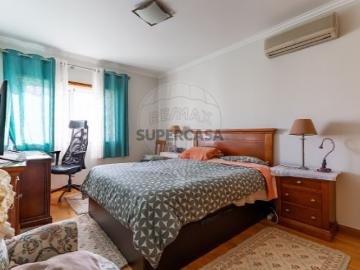 Apartamento T3 em Carcavelos e Parede