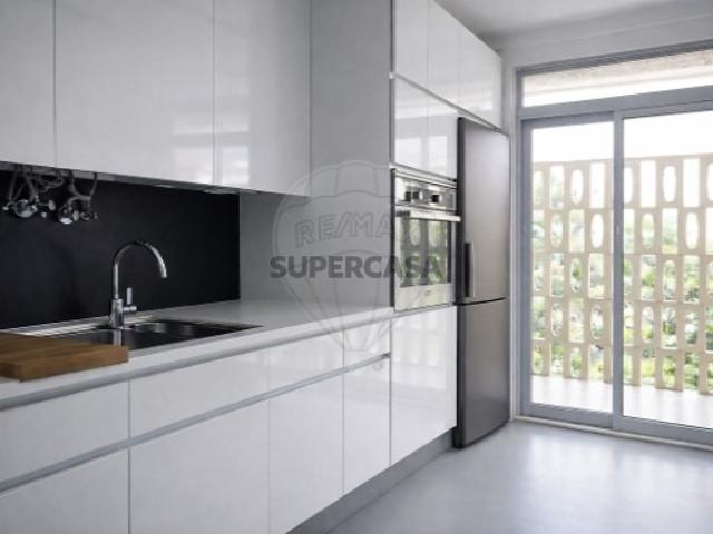Apartamento T3 em Carnaxide e Queijas