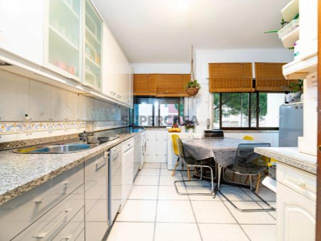 Apartamento T3 em Carnaxide e Queijas