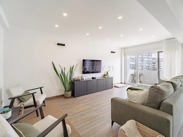 Apartamento T3 em Carnaxide, Lisboa