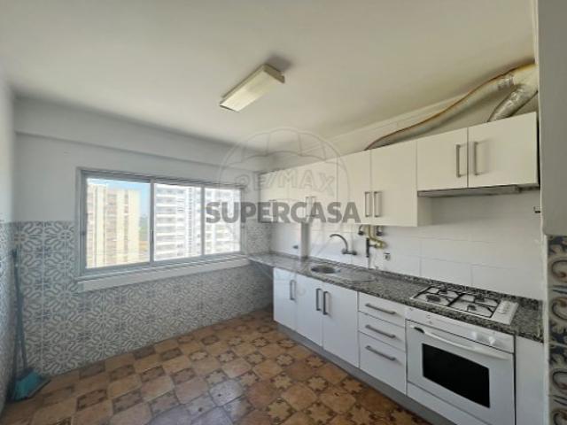 Apartamento T3 em Carregado e Cadafais
