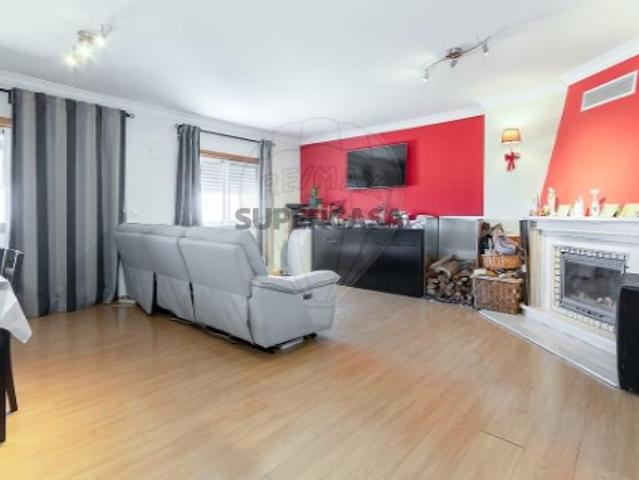 Apartamento T3 em Carregado e Cadafais