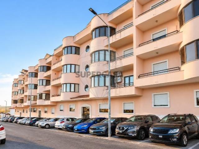 Apartamento T3 em Carregado e Cadafais