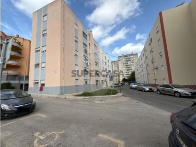 Apartamento T3 em Carregado e Cadafais