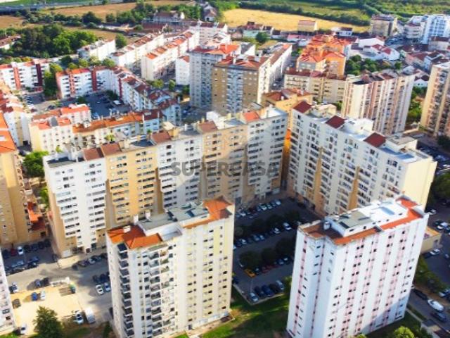 Apartamento T3 em Carregado e Cadafais