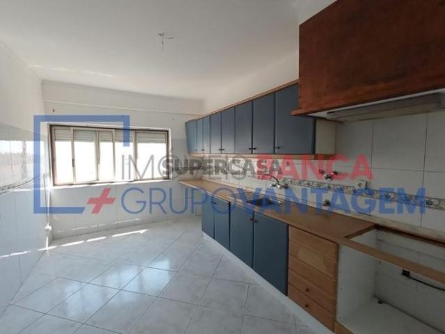 Apartamento T3 em Carregado e Cadafais