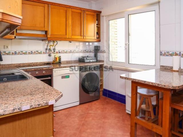 Apartamento T3 em Carregado e Cadafais