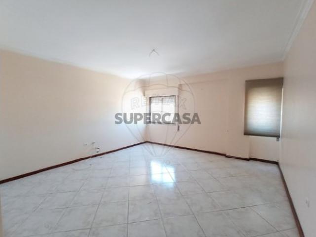 Apartamento T3 em Carregado e Cadafais
