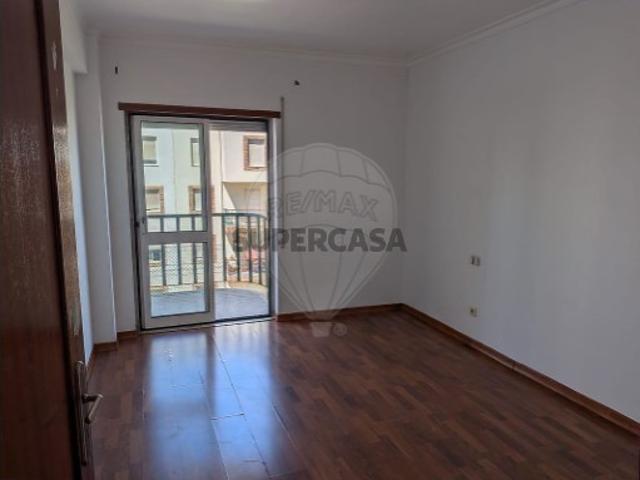 Apartamento T3 em Carregado e Cadafais