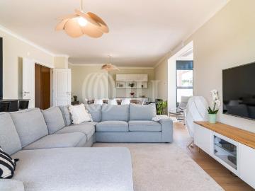 Apartamento T3 em condomínio com piscina, no Bombarral