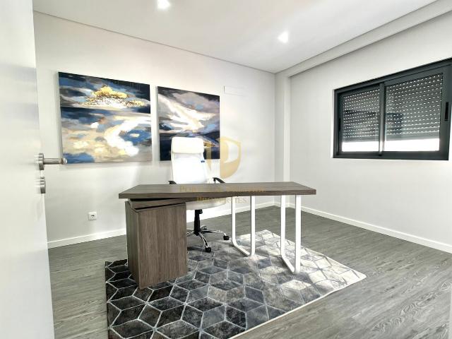 Apartamento T3 em Condomínio com Piscina, NOVO