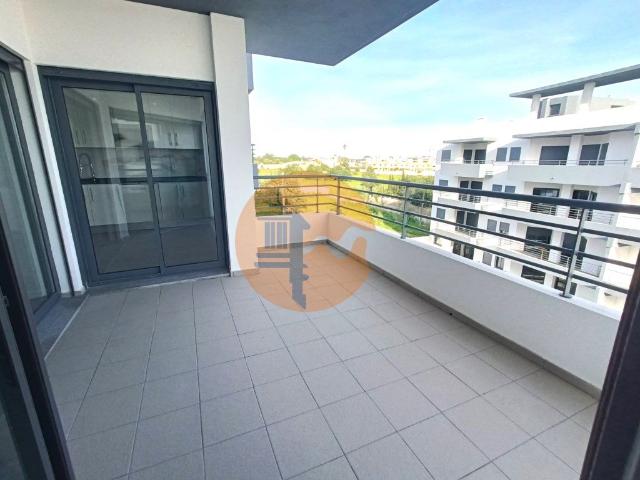 Apartamento T3 em Condomínio com Piscina e jardim novo a est. 137m² Quelfes