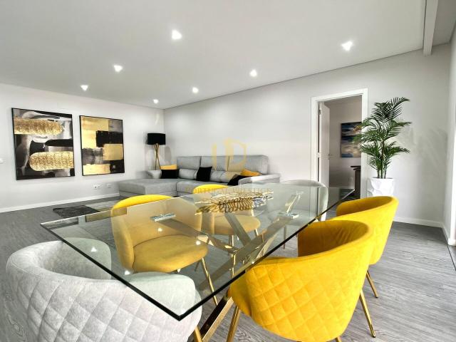 Apartamento T3 em Condomínio com Piscina e jardim
