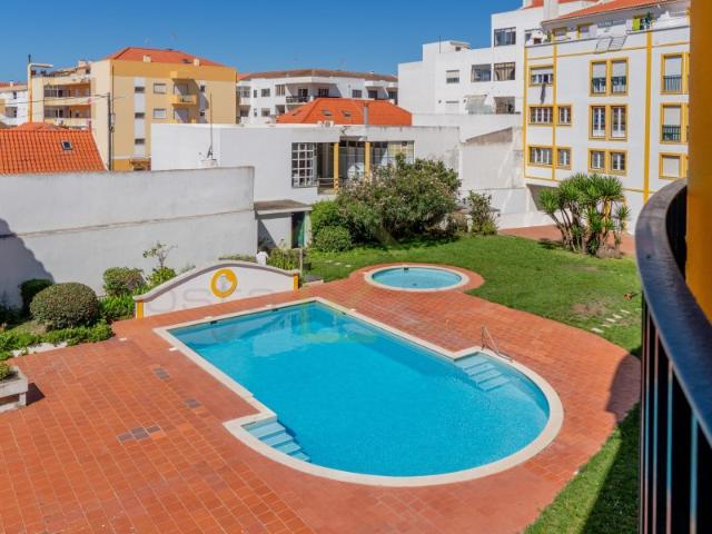Apartamento T3 em condomínio com piscina