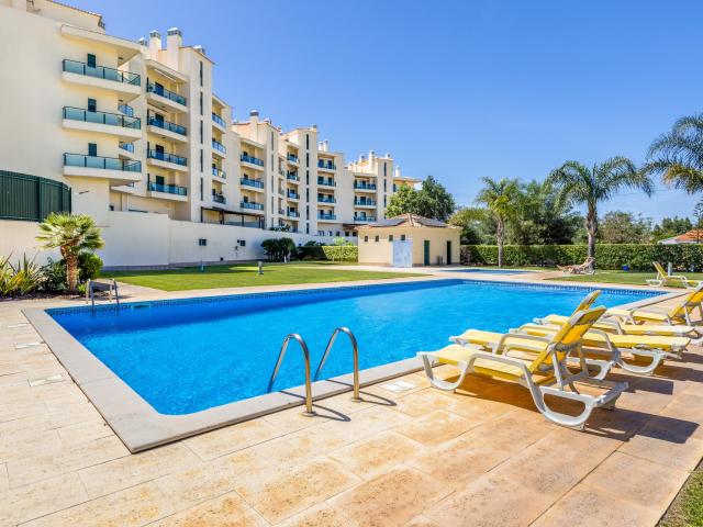 Apartamento T3 em Condomínio Privado com Piscinas em Quarteira