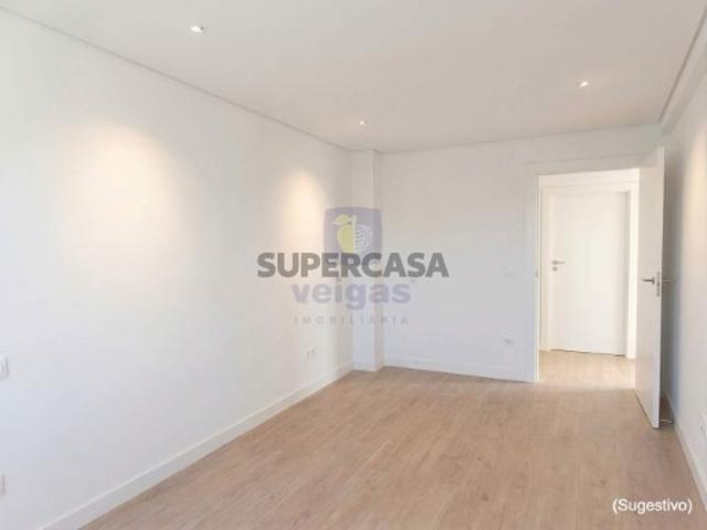 Apartamento T3 em construção, com garagem para 2 carros e elevador, sito na praia da Gala, Figueira da Foz