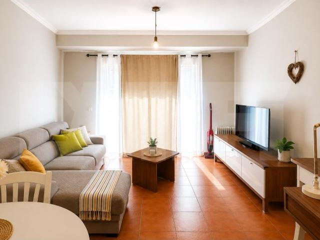 Apartamento T3 em Coina com Arrecadação e Terraço