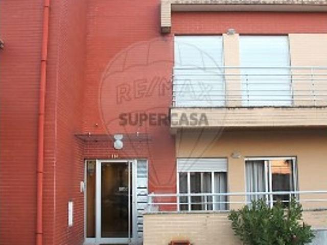 Apartamento T3 em Cruz