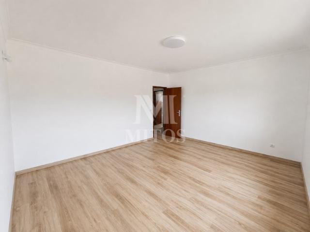 Apartamento T3 em Darque com localização privilegiada e excelentes áreas